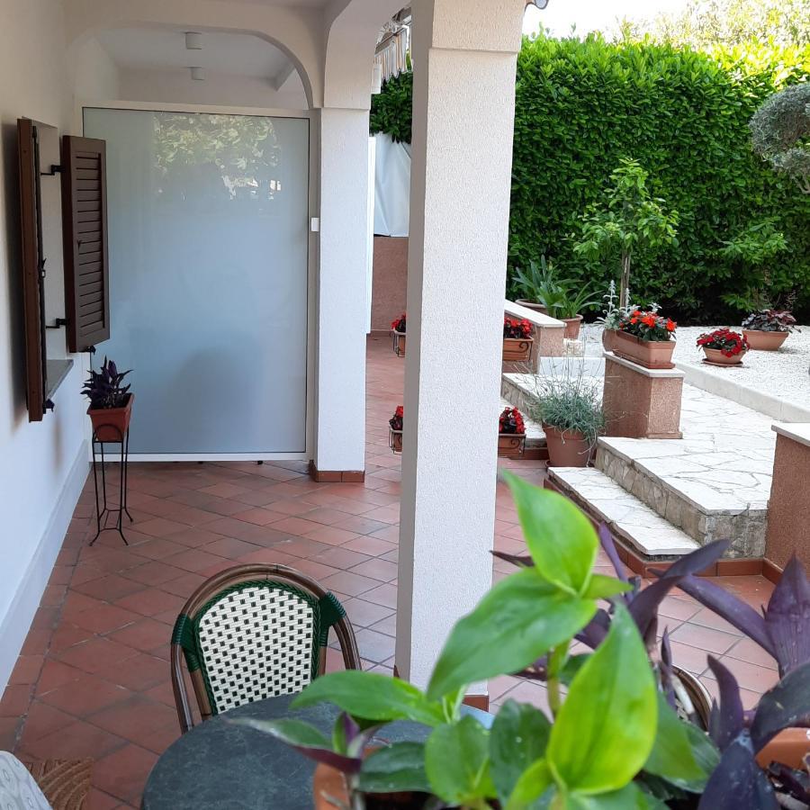 Apartmani Dorijana ヴルサル エクステリア 写真